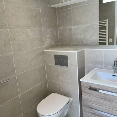 דירה Sea View With Large Terrace 5-min Walk To The