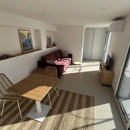 דירה Sea View With Large Terrace 5-min Walk To The *