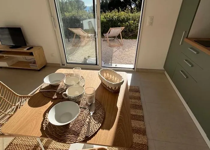 Sea View With Large Terrace 5-min Walk To The شقة *