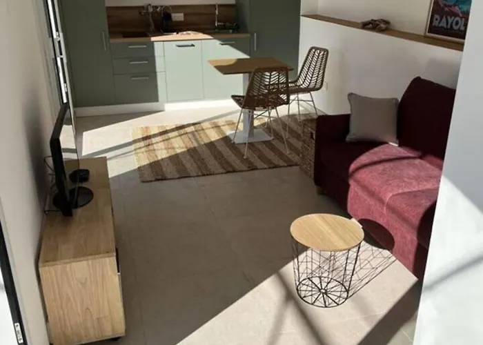 شقة Sea View With Large Terrace 5-min Walk To The